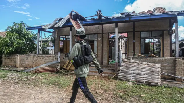 যেখানে প্রতিবাদ হয়েছে সেখানে সামরিক বাহিনী বিক্ষোভকারীদের ঘরবাড়ি ধ্বংস করে দিয়েছে