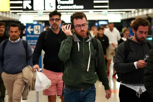 મધ્ય પૂર્વ એશિયા, 12 દેશ, અમેરિકનોને નીકળી જવા તાકિદ