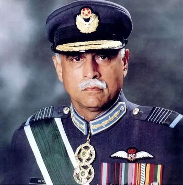 পাকিস্তান বিমান বাহিনীর সাবেক প্রধান পারভেজ মেহেদী কুরেশি বয়রার যুদ্ধে আটক হয়েছিলেন