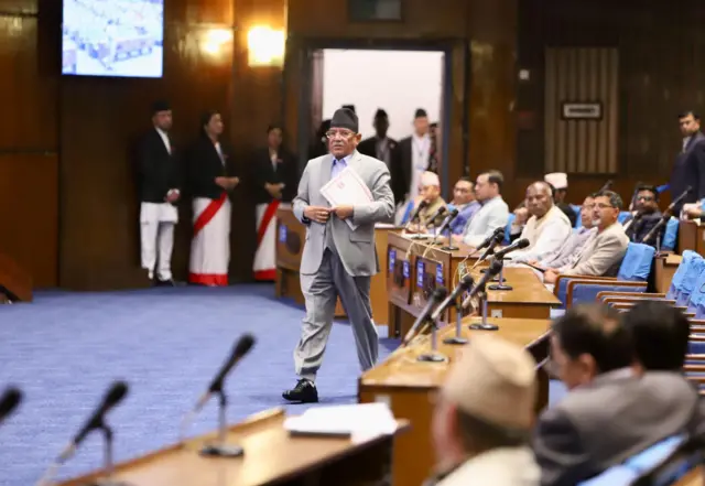 प्रतिनिधिसभामा बोल्द जाँदै पुष्पकमल दाहाल प्रचण्ड