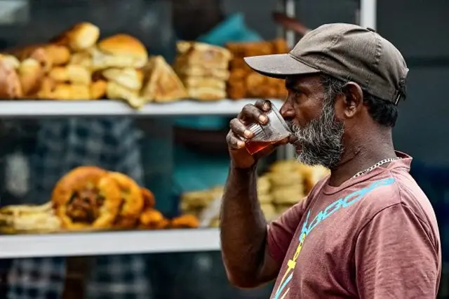 අලුතින් පත්වන ජනාධිපතිවරයා සිය මැතිවරණ පොරොන්දු සහ ප්‍රතිපත්ති යථාර්ථයක් බවට පත් කර රට සමෘද්ධිමත් කිරීම සඳහා ප්‍රමාණවත් ලෙස රට තුළ ආදායම් ජනනය කළ යුතුය. 