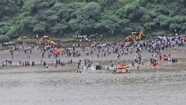 குஜராத், பாலம் விபத்து, வடோதரா, மஹிசாகர், ஆனந்த் தொகுதி, சௌராஷ்டிரா, கம்பிரா பாலம் மீட்புப் பணிகள் 