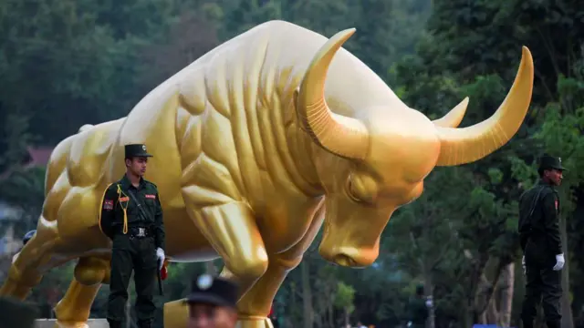 "ဝ" ပြည် တောင်ပိုင်း (၁၇၁ စစ်ဒေသ) မှာတော့ ရှမ်းပြည်နယ်(အရှေ့ပိုင်း) မြန်မာ-ထိုင်းနယ်စပ်က တာချီလိတ်၊ မိုင်းဆတ်၊ မိုင်းတုံ မြို့နယ်တွေထဲက နယ်မြေတချို့ အပါအဝင် မြို့နယ် ခုနှစ်မြို့နယ် သတ်မှတ်ထိန်းချုပ်ထား