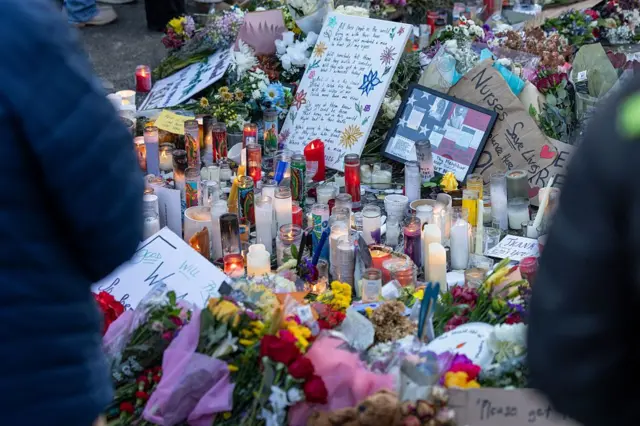 Стихийный мемориал на месте убийства