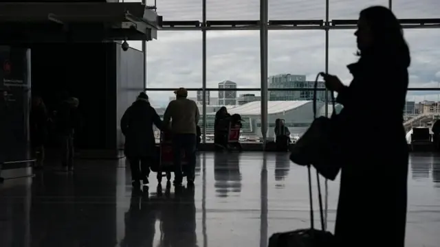 બીબીસી ગુજરાતી પીઆઈએ પાકિસ્તાન ઍરલાઇન કૅનેડા ક્રૂ મેમ્બર પાઈલટ