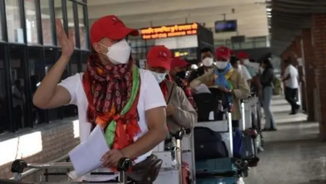 कोरिया श्रमका लागि हिँडेका नेपालीहरू