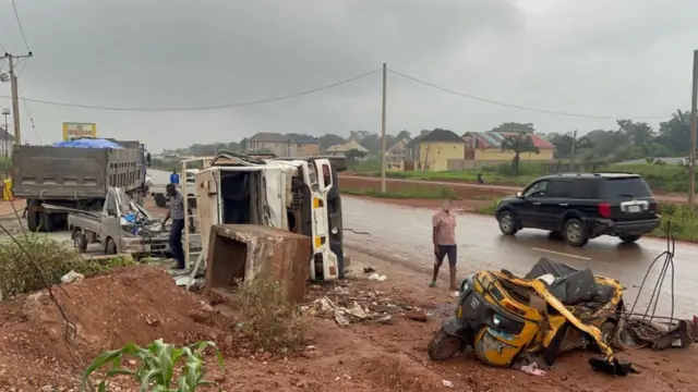 Ọgbaatumtum keke na ụgbọala ndị ọzọ ihe mberede okporoụzọ ahụ metụtara.