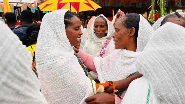 ኣብቲ ምርኻባት ሰባት ሓጐሶም ክገልጹ ይርኣዩ