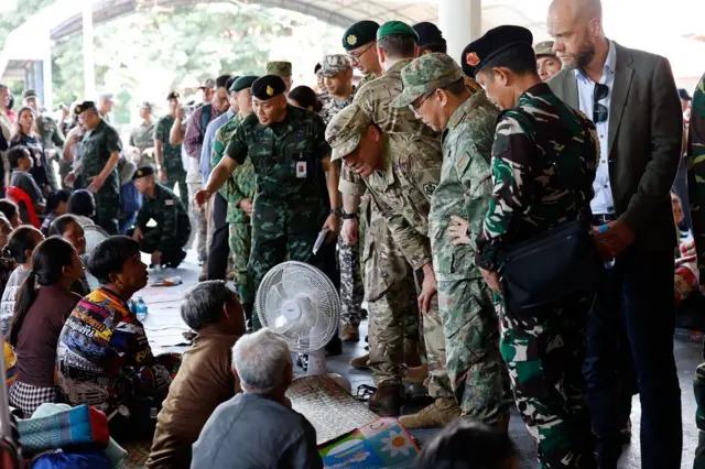 ศูนย์อพยพ ศรีสะเกษ 