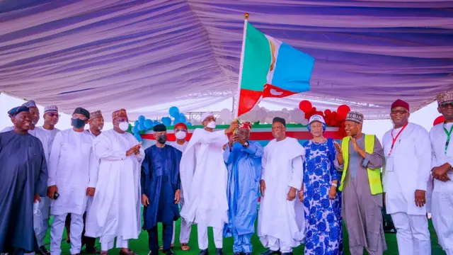 Wọn gbe asia APC fun Tinubu