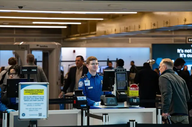 Un control de seguridad de la TSA en Atlanta.