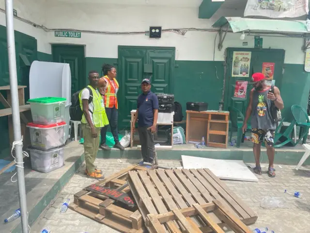 Àwọn jàǹdùkú da ibùdó ìdìbò rú ní Eko