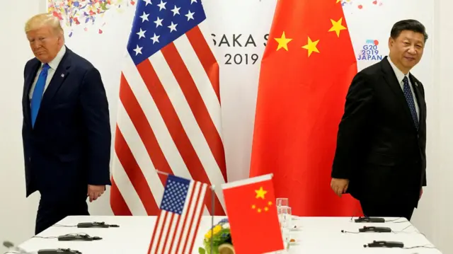 日本大阪G20領袖峰會期間特朗普（左）與習近平（右）舉行雙邊會晤，在讓記者拍照後分別移步至雙方座席（29/6/2019）