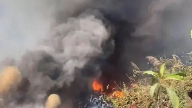 विमानाचा बॉम्बसारखा स्फोट झाला 