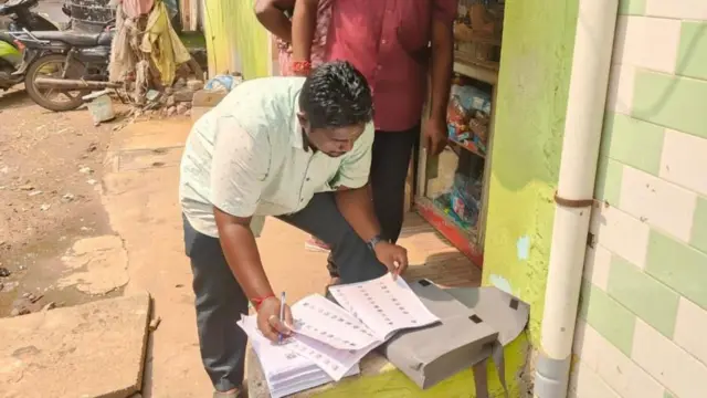 தமிழ்நாட்டில் வரைவு வாக்காளர் பட்டியல்  வெளியீடு - மாவட்டங்களில் என்ன நிலவரம்?