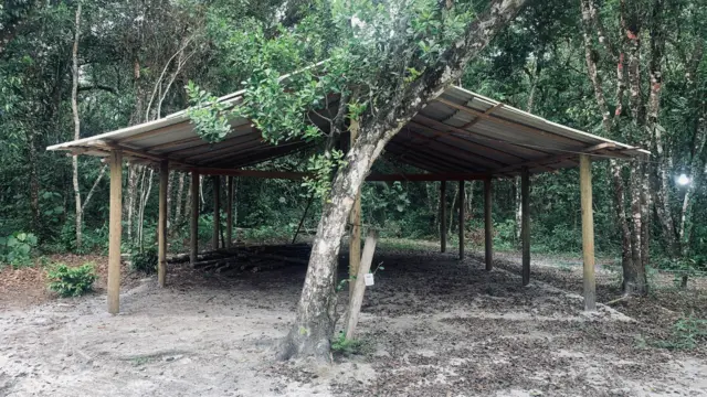 O avanço de igrejas evangélicas em aldeias indígenas: 'Não tem gay, família é sagrada, seguem os mandamentos sem conhecer a Bíblia' Casa de Reza em obras
