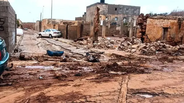 منزل جرفته السيول