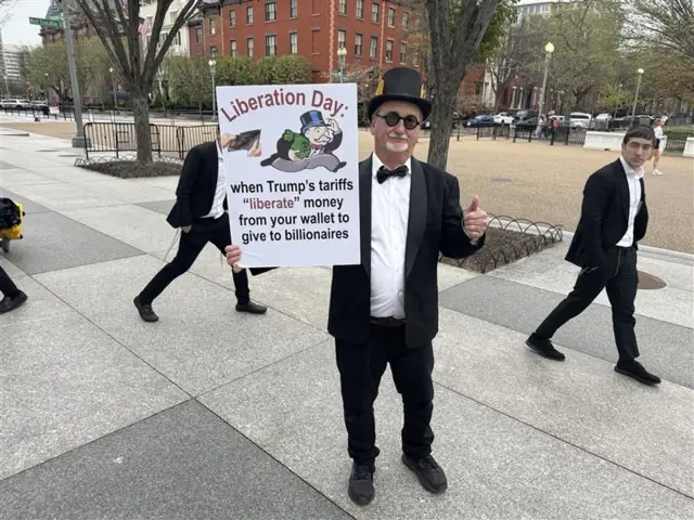 ટ્રમ્પની આ જાહેરાત બાદ નવા ટેરિફ લાગુ થઈ ગયા છે જે અંતર્ગત અમેરિકા ચીન પાસે 34%, જાપાન પાસે 24%, યુરોપિય યુનિયન પાસેથી 20%, અને ભારત પાસેથી 26 ટકા ટેરિફ વસુલશે. તેમણે આ જાહેરાત એક ઍક્ઝ્યૂકેટિવ ઑર્ડર પર હસ્તાક્ષર કરીને કરી.