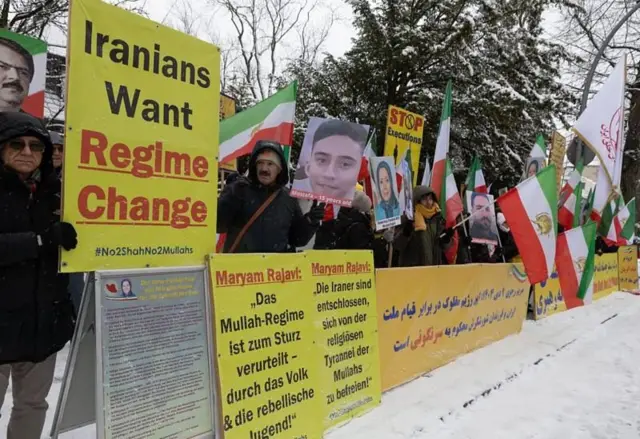 इराणमध्ये सध्या सरकारविरोधी मोठ्या प्रमाणात निदर्शने सुरू आहेत.