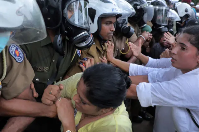 இலங்கை போராட்டம்