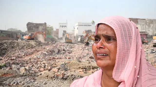 బూల్డోజర్లతో ఇళ్ల కూల్చివేత