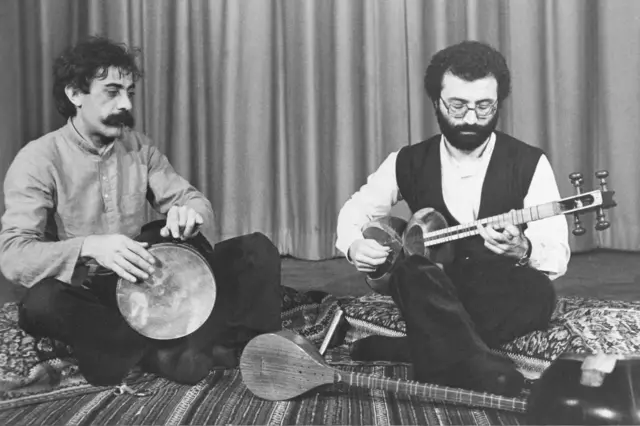 داریوش طلایی میگوید که جایگاه جمشید شمیرانی در موسیقی ایران برایش در سیروسلوکی است که در دهه ۸۰ و ۹۰ میلادی به اتفاق هم در کنسرتها انجام دادهاند