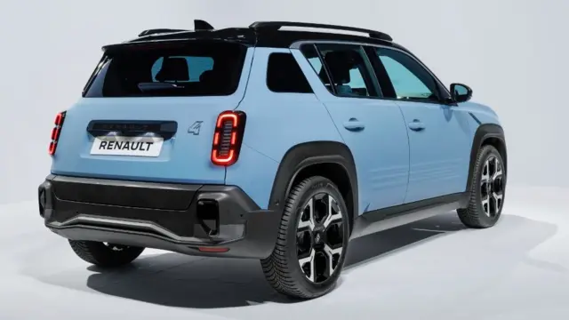 نمای پشت رنو ۴ الکتریکی