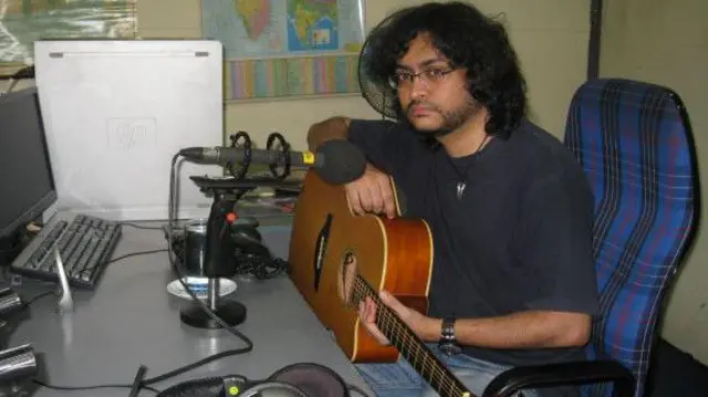 বিবিসি বাংলার কলকাতা স্টুডিওতে গায়ক রূপম ইসলাম - ফাইল চিত্র