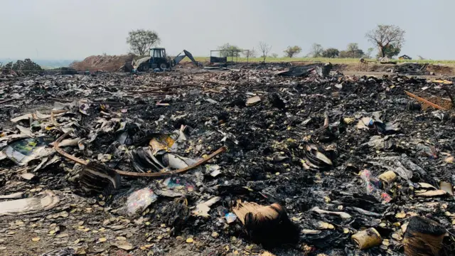 'शेतातल्या मजुरीपेक्षा फटाका कारखान्यात शंभर- दोनशे जास्त मिळतात म्हणून तिथे काम करतो' 
