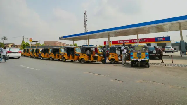 Mele wey wan buy fuel 