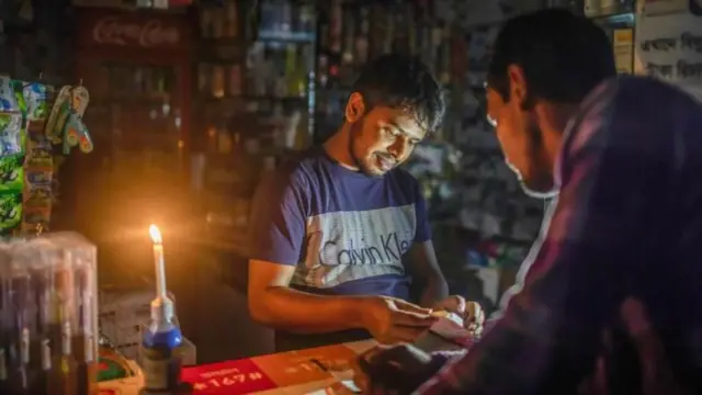 লোডশেডিং-এর কারণে দুর্ভোগ বেড়েছে দেশের সাধারণ মানুষের (প্রতীকী ছবি)