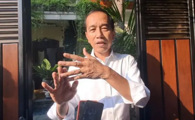 Mantan presiden Joko Widodo di kediamannya di Solo, Jawa Tengah.