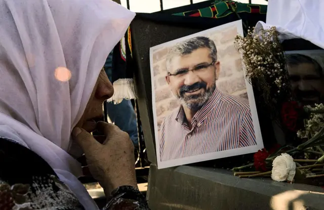 Tahir Elçi davası: 3 sanık polis için verilen beraat kararı onandı - BBC  News Türkçe