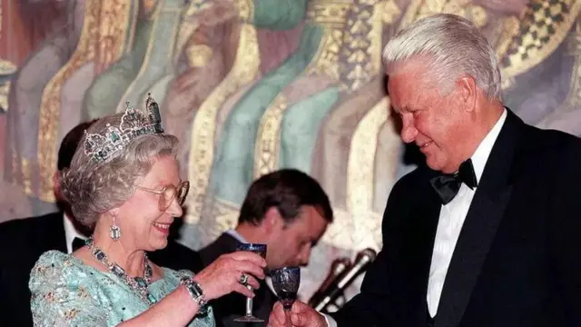 Mazoea ya Boris Yeltsin ya matumizi ya pombe yalikuwa yakitajwa mara kwa mara kwa njia iliyomdhalilisha na kumharibia taswira.
