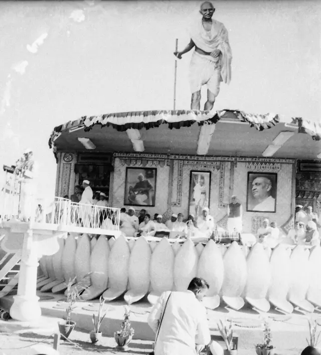 ભાવનગર, ગુજરાત, 1961નું કૉંગ્રેસ અધિવેશન, ગુજરાતમાં કૉંગ્રેસનું અધિવેશન, ભારતીય રાષ્ટ્રીય કૉંગ્રેસ, જવાહરલાલ નેહરુ, બળવંતરાય મહેતા, મહારાજા કૃષ્ણકુમારસિંહ, ગુજરાતનું રાજકારણ, બીબીસી ગુજરાતી