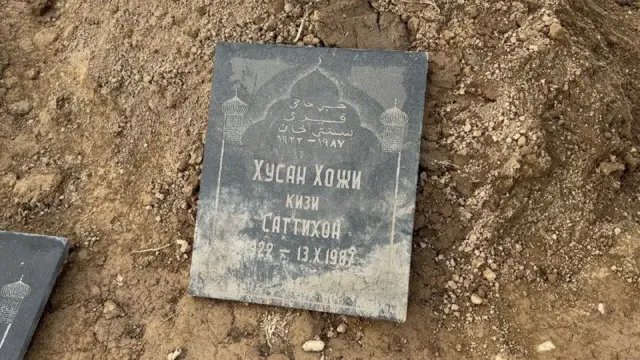 Қабртоши. Хусан Хожи кизи Саттихон деб ёзилган