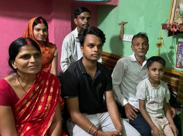 रोहित कुमार अपने परिवार के साथ