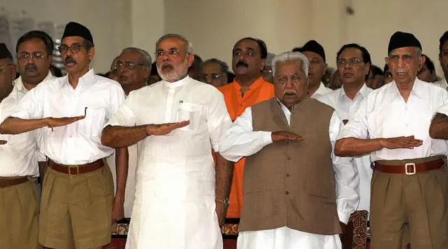 ਸ਼ਾਖਾ ਵਿੱਚ ਮੋਦੀ