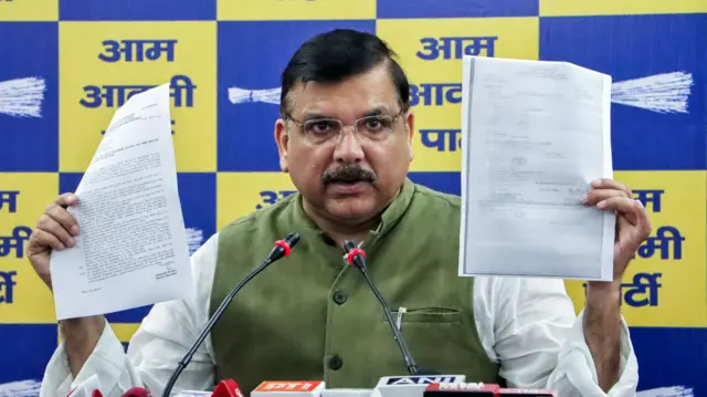 டெல்லி முதல்வர் இல்லம் சர்ச்சை