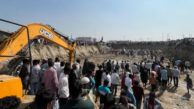 'बाबरी मस्जिद' के निर्माण की घोषणा को कुछ लोग भावनात्मक लामबंदी की कोशिश मान रहे हैं