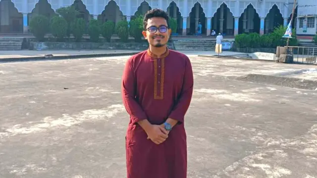 ঢাকা বিশ্ববিদ্যালয় শাখা ছাত্রশিবিরের সভাপতি হিসেবে নিজেকে পরিচয় প্রকাশ করেছেন আবু সাদিক কায়েম