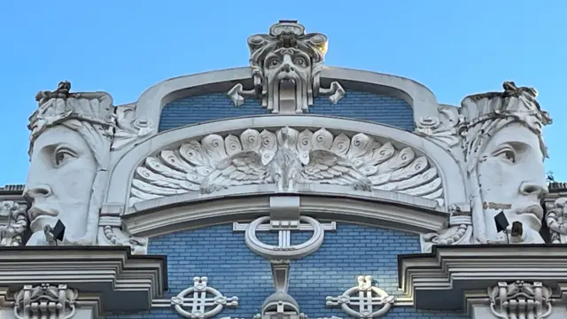 Jedan od najznačajnijih primera secesije u Rigi nalazi se u ulici Elizabetes 10b