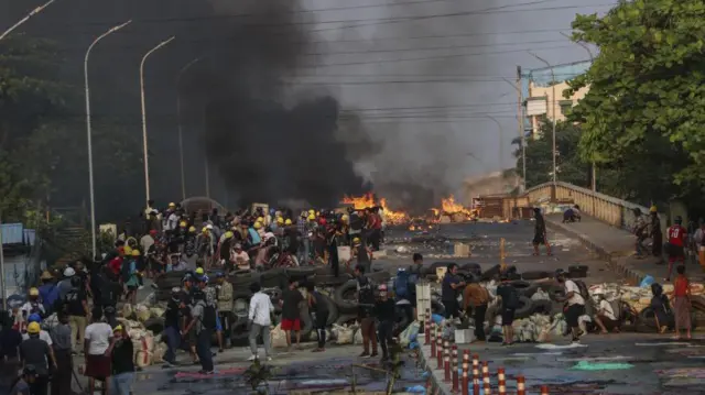 ၂၀၂၁ ခုနှစ်၊ မတ်လ ရန်ကုန်မြို့မှာဖြစ်ခဲ့တဲ့ စစ်အာဏာသိမ်းမှုဆန့်ကျင်ရေးဆန္ဒပြပွဲမြင်ကွင်း 