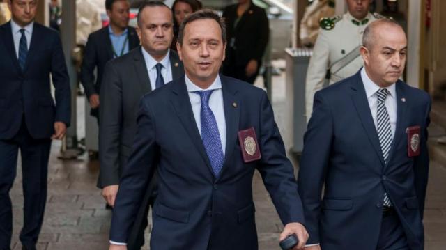 Eduardo cercan Lozano entrando a La Moneda como nuevo director de la PDI