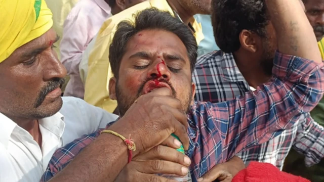 దెబ్బలు తగిలిన టీడీపీ కార్యకర్తలు