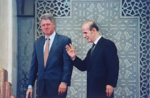 حافظ اسد و بیل کلینتون در حال گفت و گو