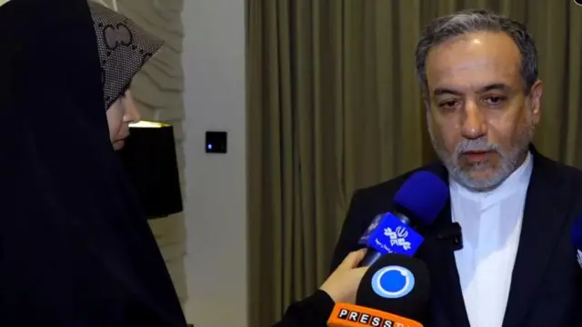 تصویری از مصاحبه عراقچی با صدا و سیمای جمهوری اسلامی ایران