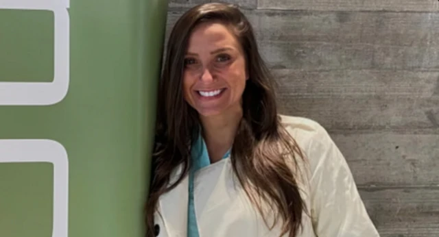 ਸਥਾਨਕ ਰੇਡੀਓ ਸਟੇਸ਼ਨ ਨੇ ਕਿਤਾਬ ਤੇ ਕੂਰੀ ਰਿਚਿਨਸ ਦਾ ਇੰਟਰਵਿਊ ਕੀਤਾ ਸੀ