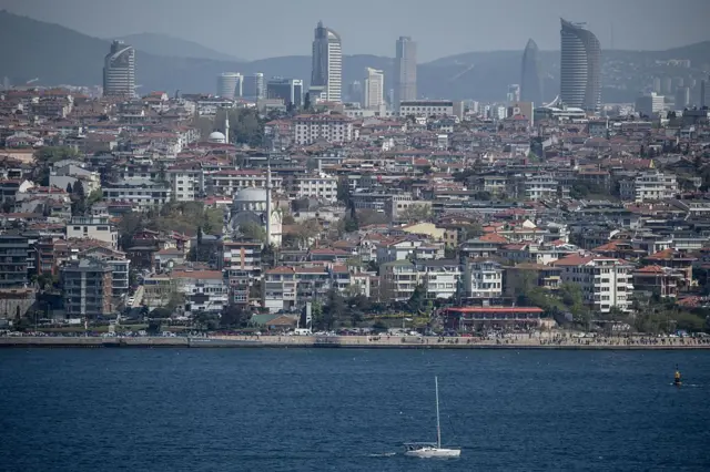 Marmara Denizi'nden İstanbul'un görünümü