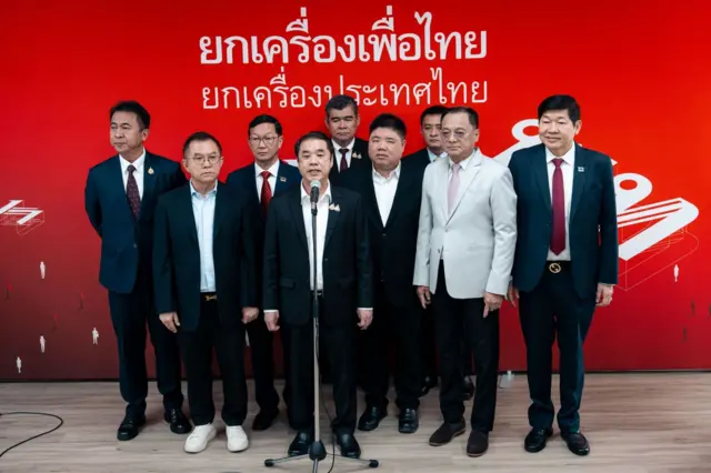 สุริยะ จึงรุ่งเรืองกิจ แถลงปฏิเสธข่าวบีบให้แพทองธารลาออกจากตำแหน่งหัวหน้าพรรค โดยการขู่ยก 70 สส. ออกจากพรค โดยเขาได้ตั้งทนายความฟ้องดำเนินคดีหมิ่นประมาทนักเคลื่อนไหวทางการเมืองที่ออกมาให้ข้อมูลเรื่องนี้